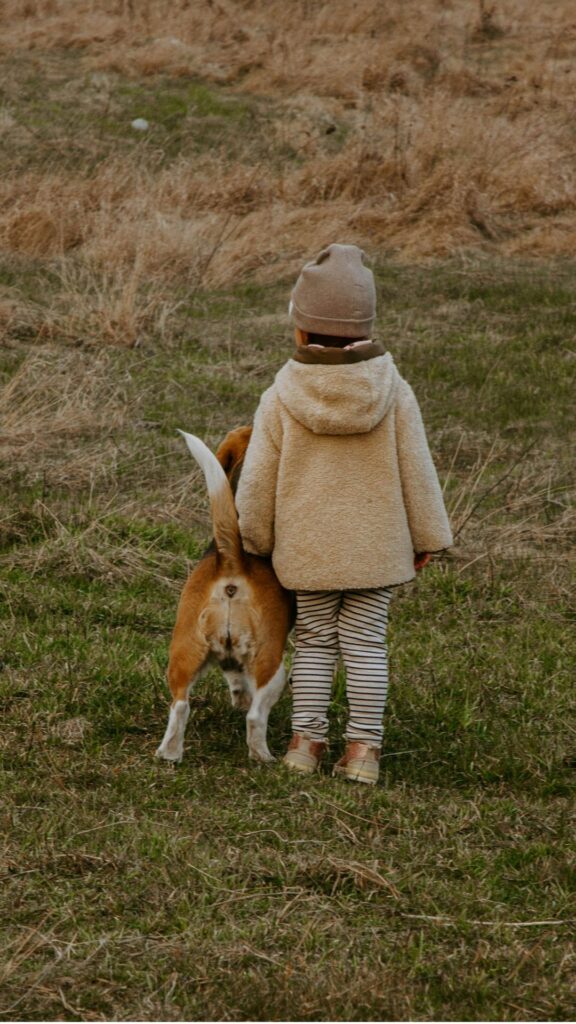 hond met kind samen